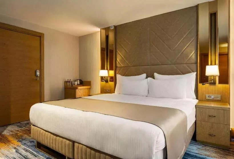 ホテル Days Inn By Wyndham Istanbul Bomonti