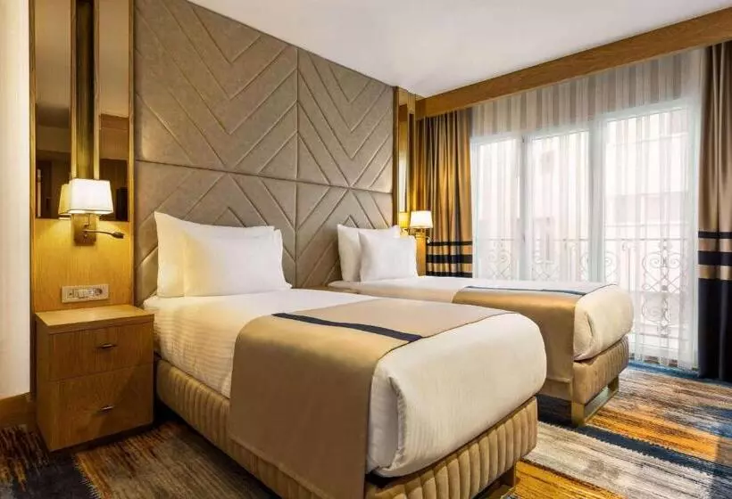 ホテル Days Inn By Wyndham Istanbul Bomonti