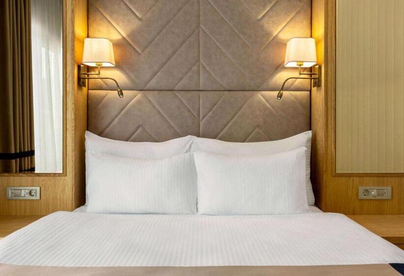 ホテル Days Inn By Wyndham Istanbul Bomonti