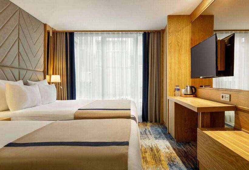 ホテル Days Inn By Wyndham Istanbul Bomonti