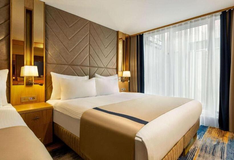 ホテル Days Inn By Wyndham Istanbul Bomonti