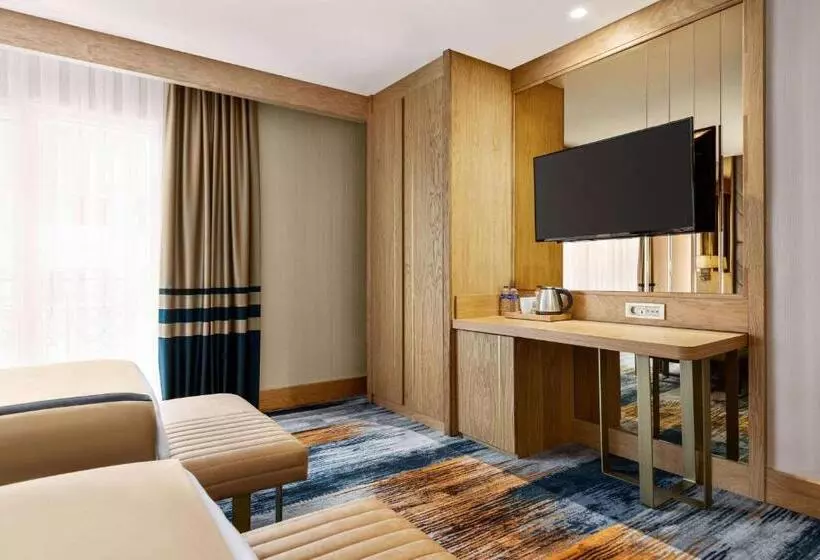 ホテル Days Inn By Wyndham Istanbul Bomonti