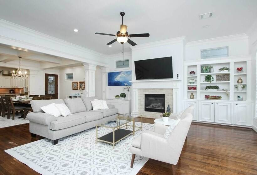 Houston Home Near Downtown W/ Pool & Hot Tub!