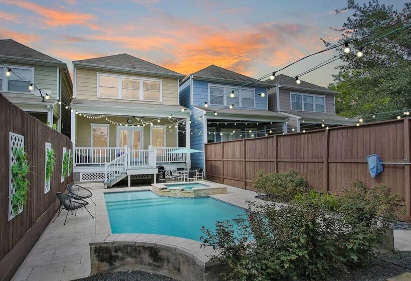 Houston Home Near Downtown W/ Pool & Hot Tub!