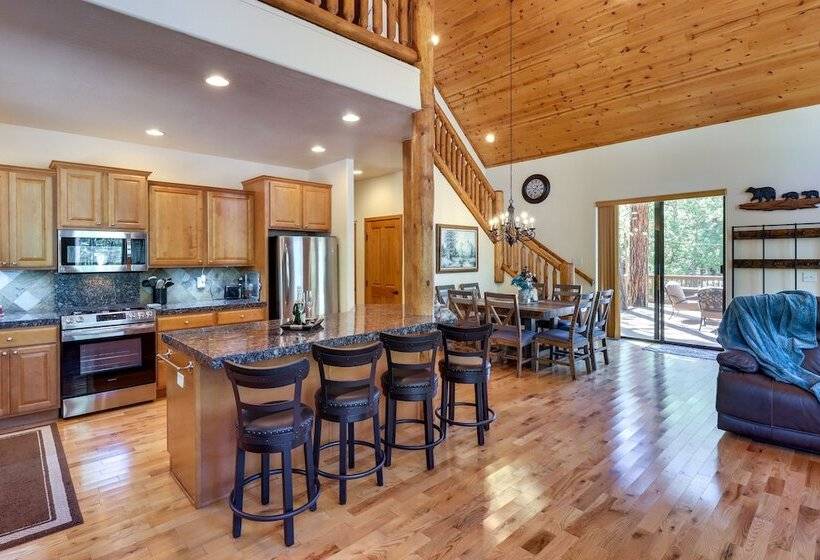 Wraparound Deck + Large Yard: Pinetop Home!