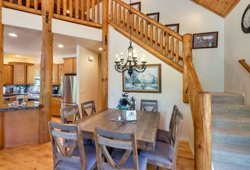 Wraparound Deck + Large Yard: Pinetop Home!