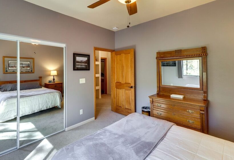 Wraparound Deck + Large Yard: Pinetop Home!