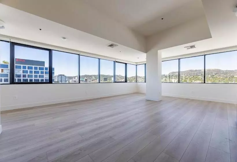 Kasa Sunset Los Angeles