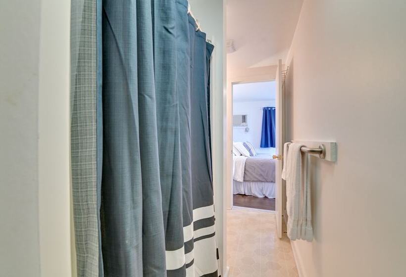 Lake George Waterfront Cabin W/ On Site Marina!