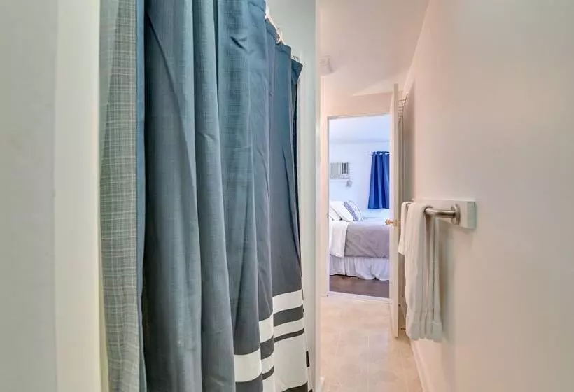 Lake George Waterfront Cabin W/ On Site Marina!