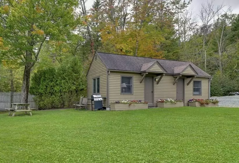 Lake George Waterfront Cabin W/ On Site Marina!