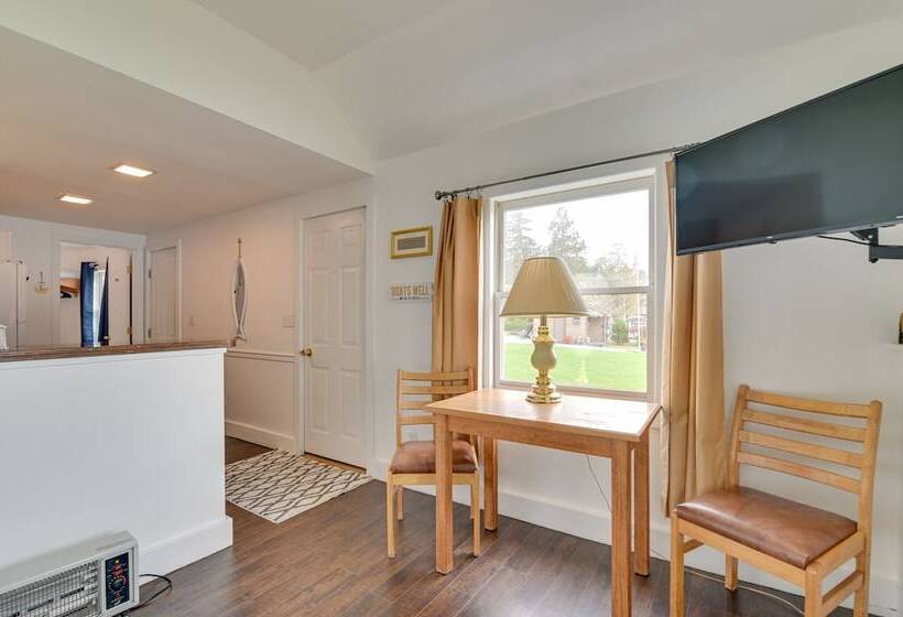 Lake George Waterfront Cabin W/ On Site Marina!