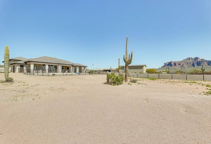 Luxurious Desert Oasis: Fireplace & Private Pool!