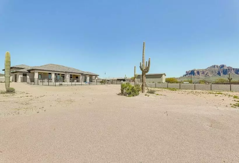 Luxurious Desert Oasis: Fireplace & Private Pool!