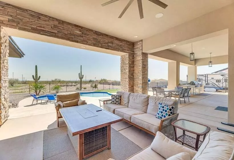 Luxurious Desert Oasis: Fireplace & Private Pool!