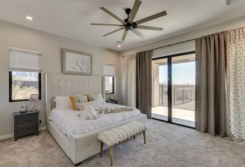 Luxurious Desert Oasis: Fireplace & Private Pool!