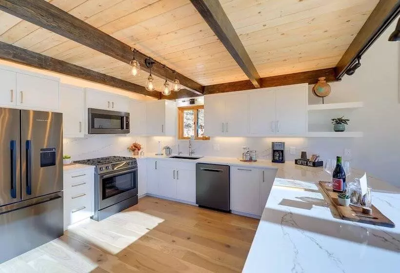 Conifer Haven: Hot Tub & Staunton State Park View