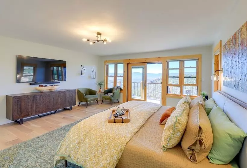 Conifer Haven: Hot Tub & Staunton State Park View