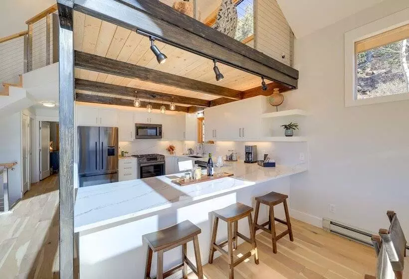 Conifer Haven: Hot Tub & Staunton State Park View