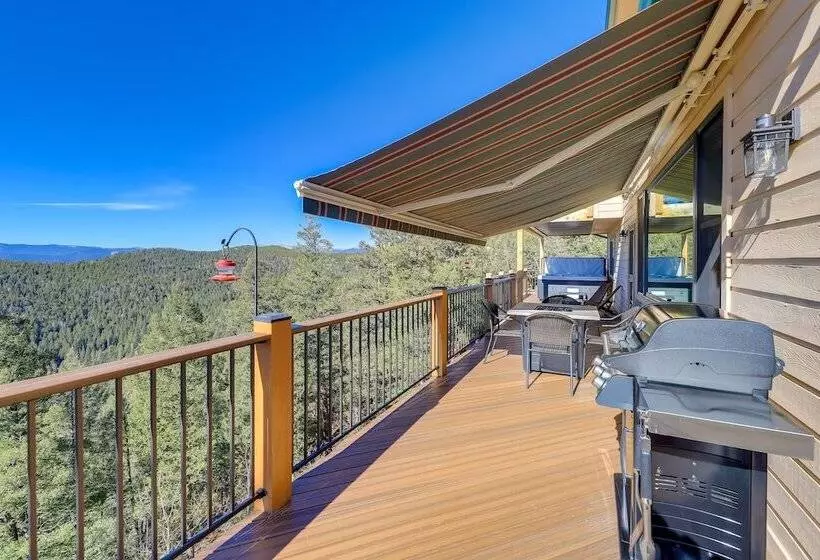 Conifer Haven: Hot Tub & Staunton State Park View