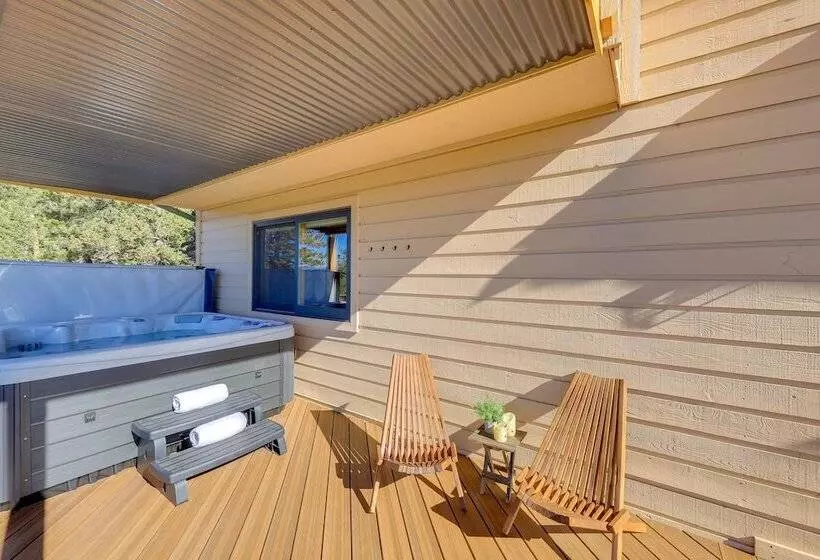 Conifer Haven: Hot Tub & Staunton State Park View