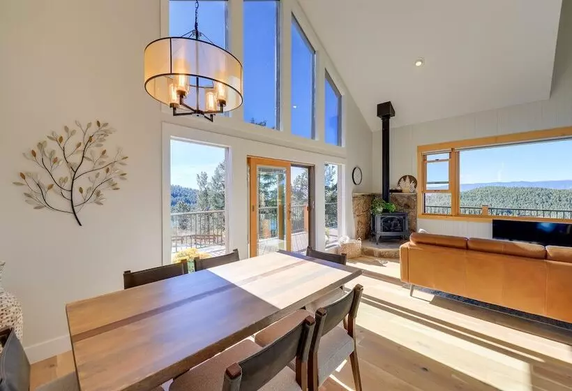 Conifer Haven: Hot Tub & Staunton State Park View