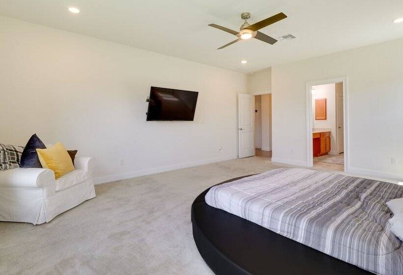 Modern Round Rock Retreat W/ Private Hot Tub