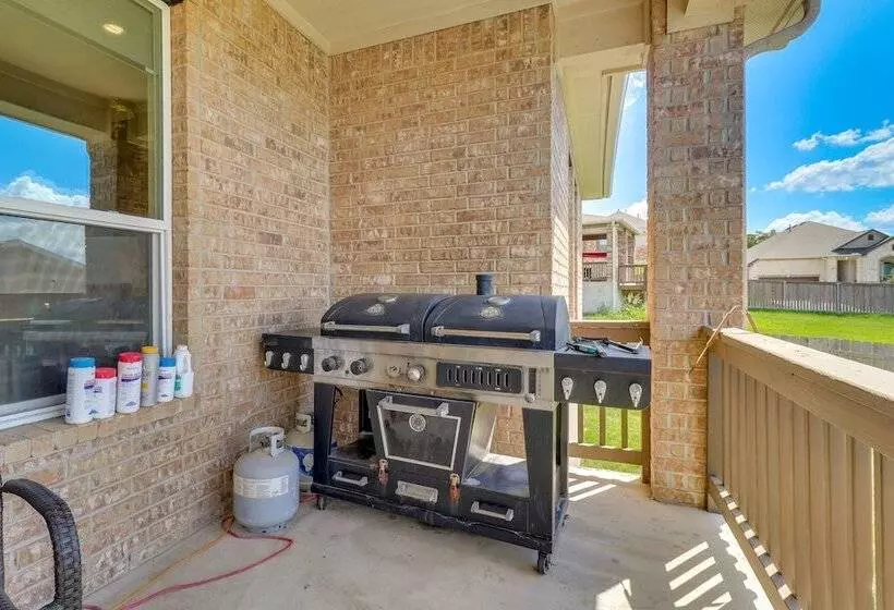 Modern Round Rock Retreat W/ Private Hot Tub