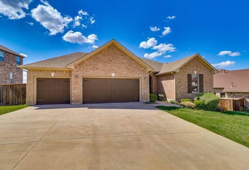 Modern Round Rock Retreat W/ Private Hot Tub