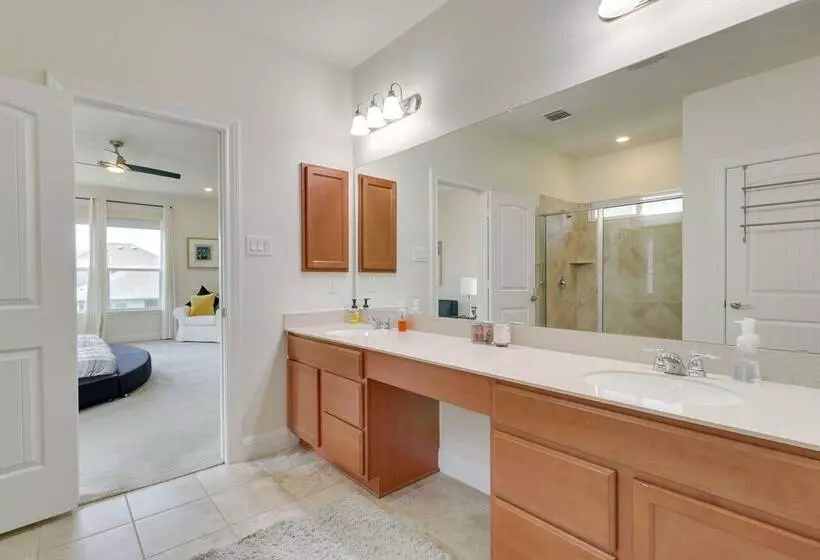 Modern Round Rock Retreat W/ Private Hot Tub