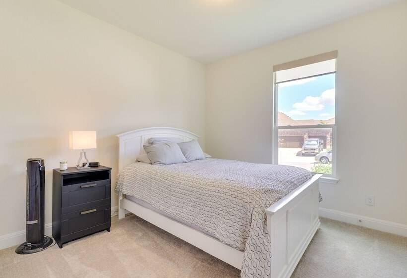 Modern Round Rock Retreat W/ Private Hot Tub