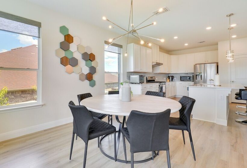Modern Round Rock Retreat W/ Private Hot Tub