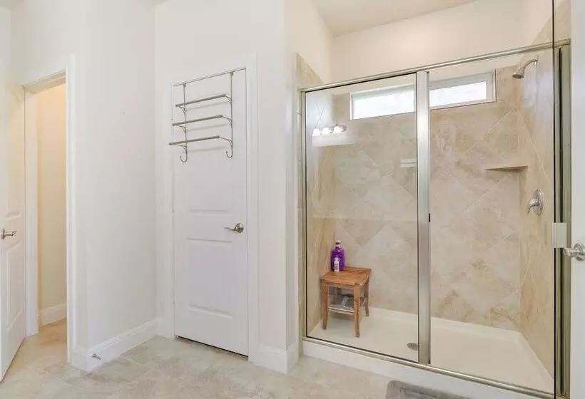 Modern Round Rock Retreat W/ Private Hot Tub