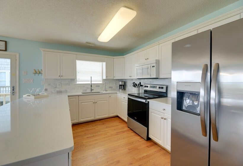 Oceanfront Emerald Isle Escape W/ Private Hot Tub!