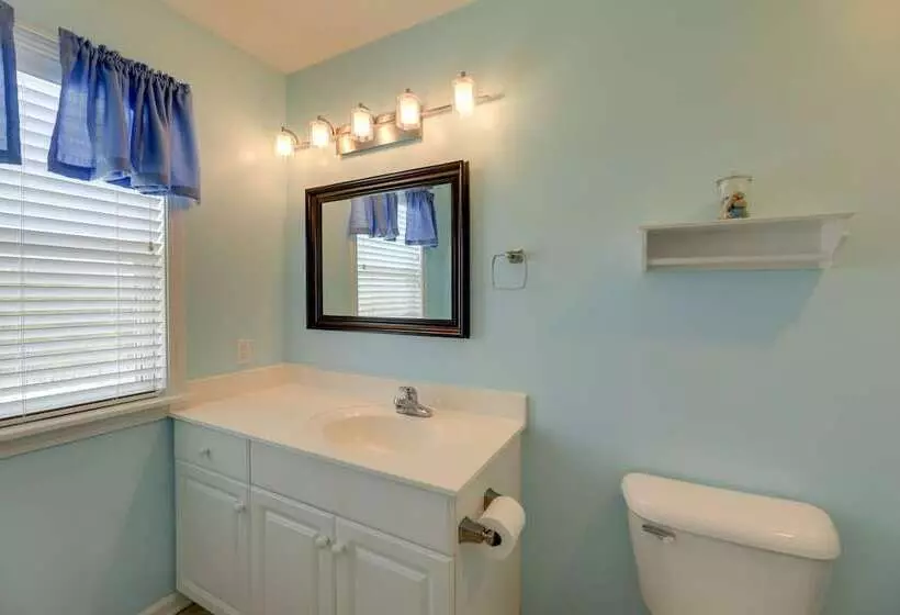 Oceanfront Emerald Isle Escape W/ Private Hot Tub!
