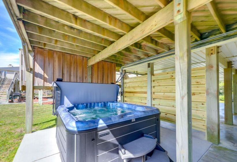 Oceanfront Emerald Isle Escape W/ Private Hot Tub!