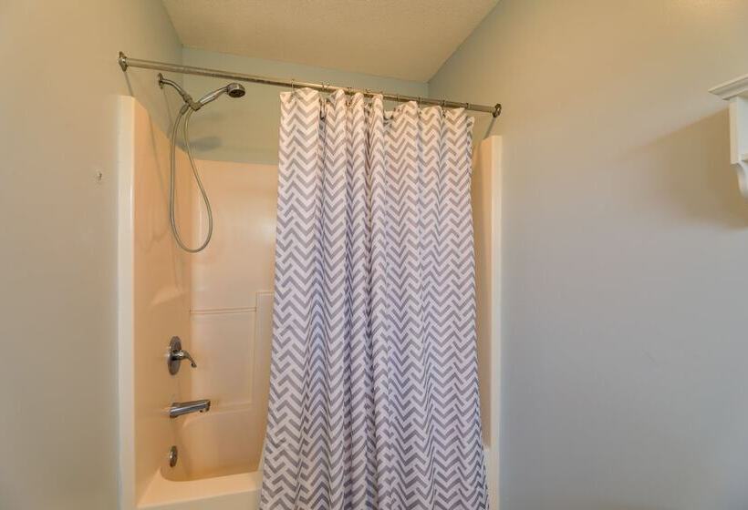 Oceanfront Emerald Isle Escape W/ Private Hot Tub!