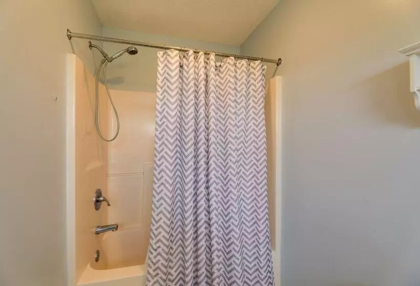 Oceanfront Emerald Isle Escape W/ Private Hot Tub!