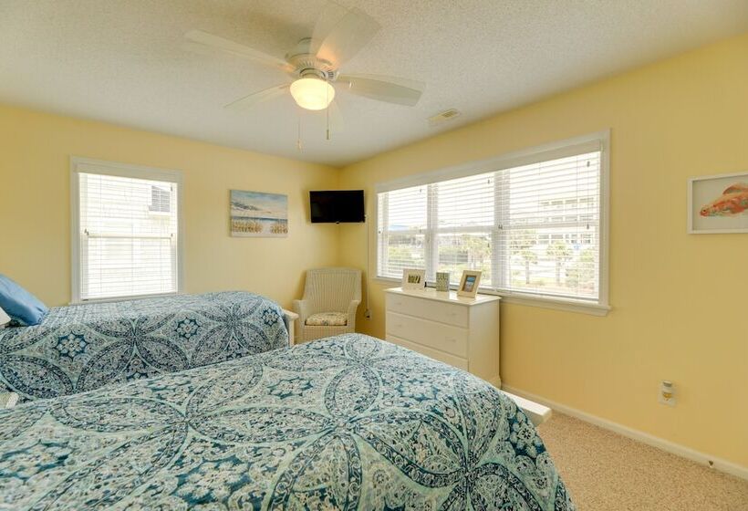 Oceanfront Emerald Isle Escape W/ Private Hot Tub!