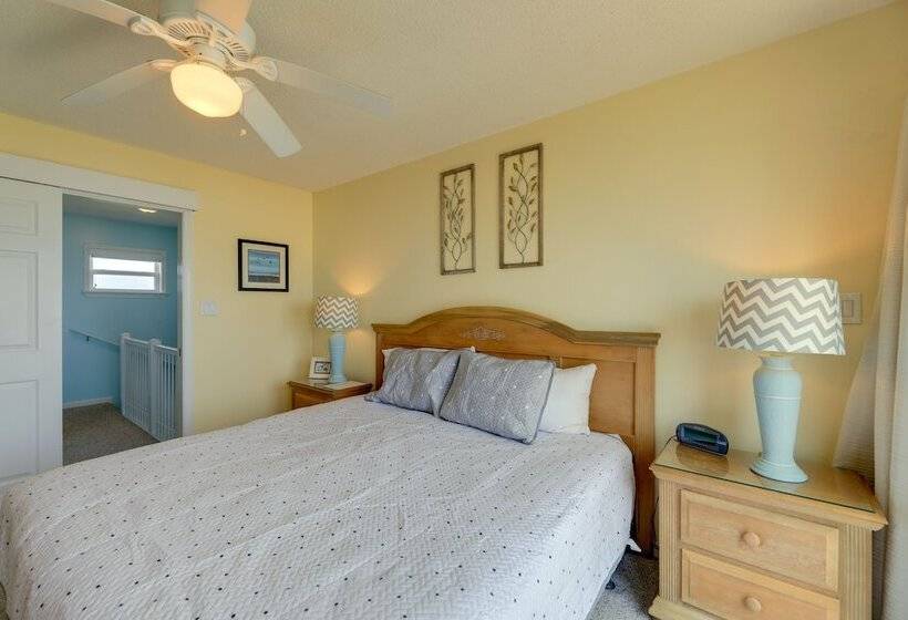 Oceanfront Emerald Isle Escape W/ Private Hot Tub!