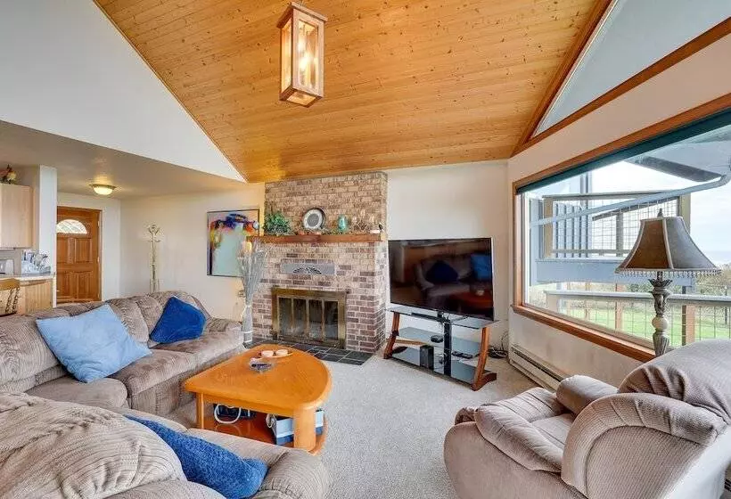 Oceanfront Port Angeles Home W/ Mountain View!