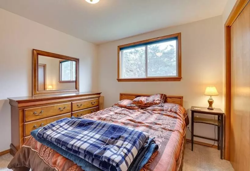 Oceanfront Port Angeles Home W/ Mountain View!