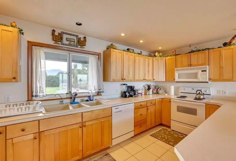 Oceanfront Port Angeles Home W/ Mountain View!