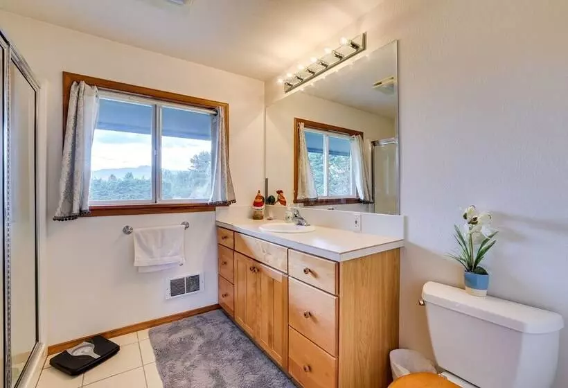 Oceanfront Port Angeles Home W/ Mountain View!