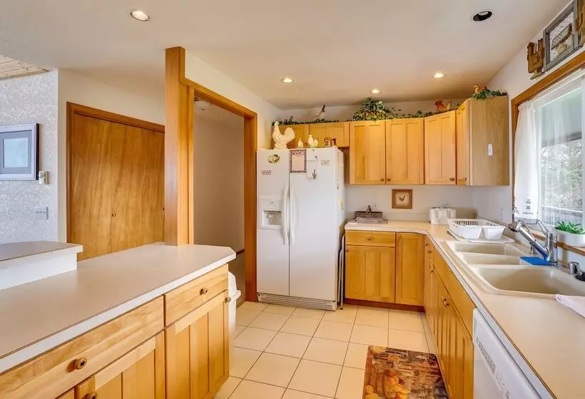 Oceanfront Port Angeles Home W/ Mountain View!