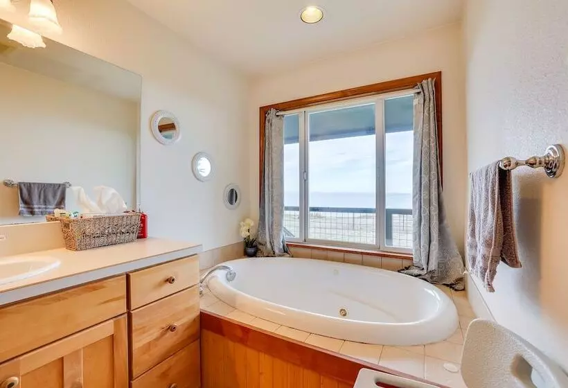 Oceanfront Port Angeles Home W/ Mountain View!