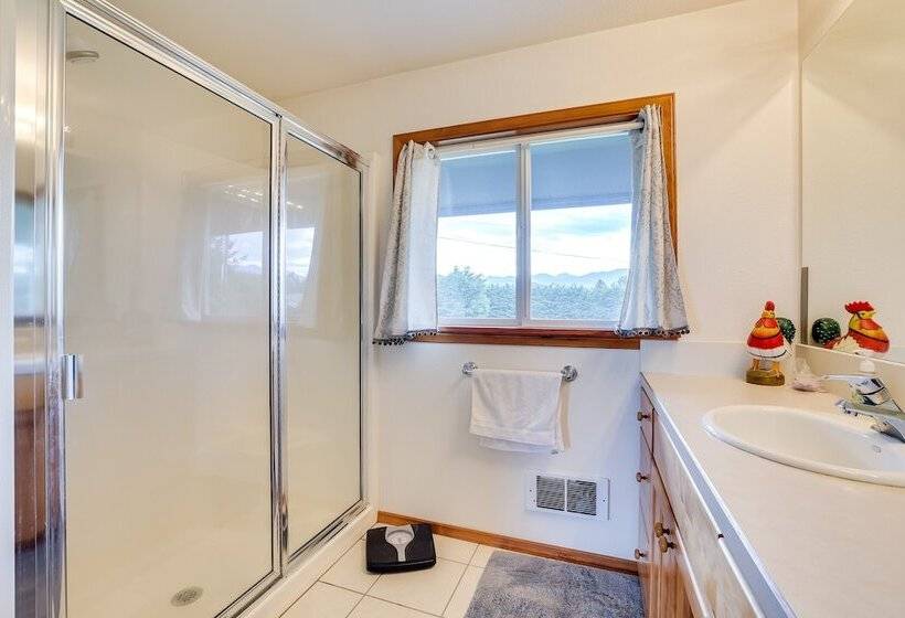 Oceanfront Port Angeles Home W/ Mountain View!