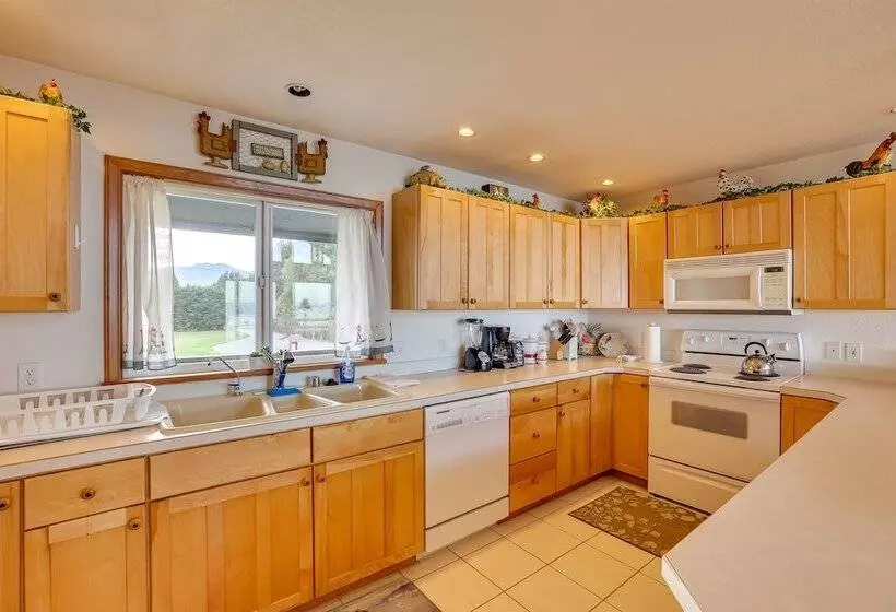 Oceanfront Port Angeles Home W/ Mountain View!