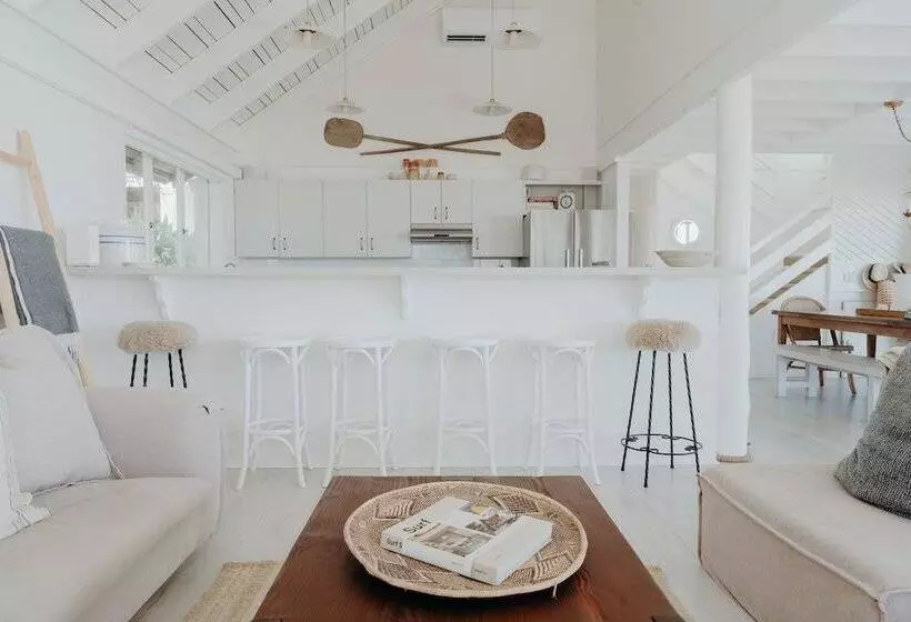 ペンション White House
