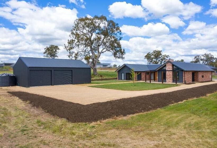 بنسيون Wild Wombat